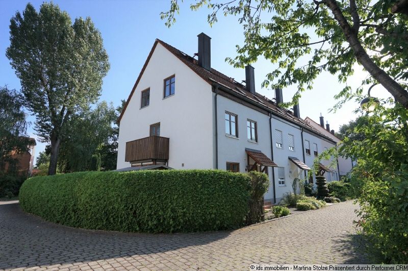 ***VERMIETET*** Genug Platz für die kl. Familie: REH mit Terrasse, Garten u. Garage in ruhiger Lage