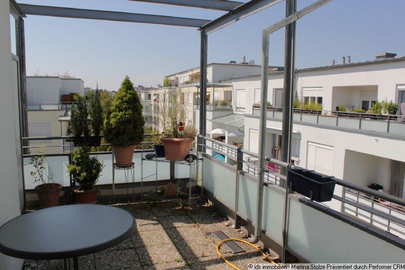 Großzügige, voll möblierte 3-1/2-Zi.-Dachterrassen-Wohnung mit 2 Bädern