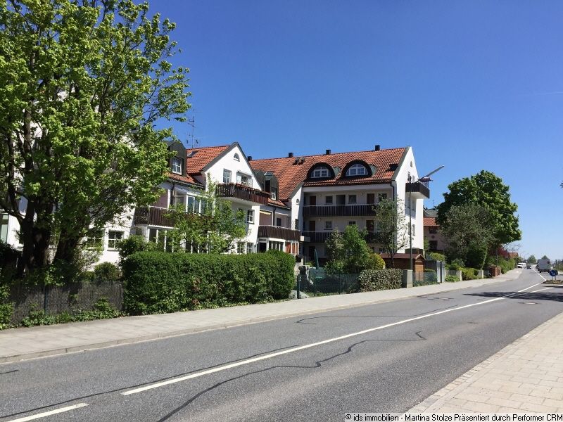 ***VERKAUFT*** Feldkirchen: sehr gut geschnittene 3-Zi.-DG-Whg. mit Balkon und großer Garage