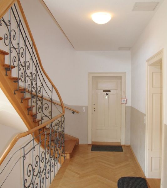 Mitten im schönsten Haidhausen – am Bordeauxplatz: 3-Zi.-Altbau-Whg. im 4.OG mit Aufzug